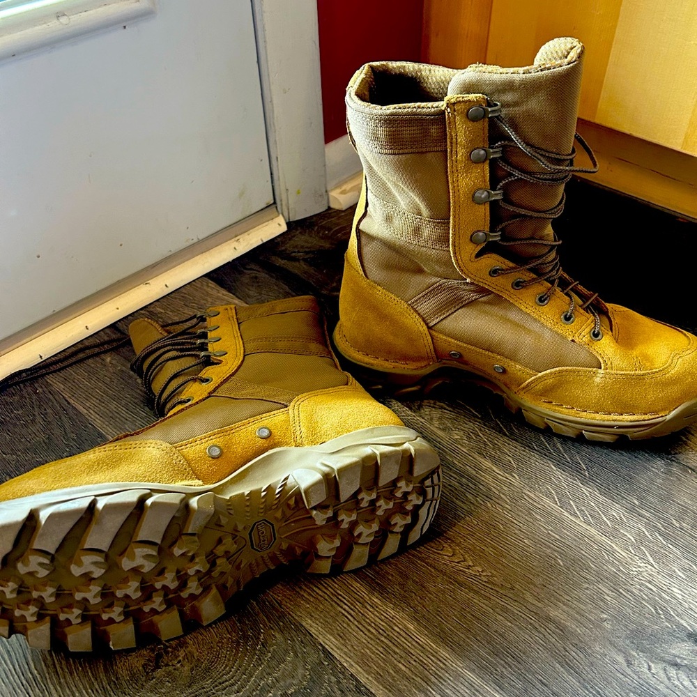 Danner men's Rivot Tfx8" Coyote Military &Tactical Boot size 10.5